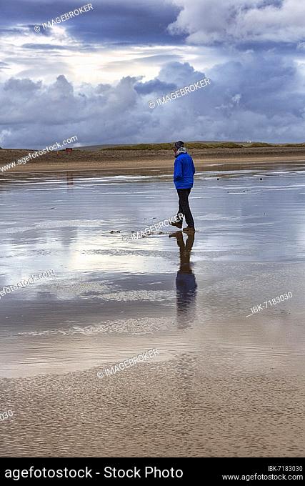 Walkers on the beach, evening sky, Keel beach, Acaill, Achill Island, Mayo, Wild Atlantic Way, Ireland, Europe