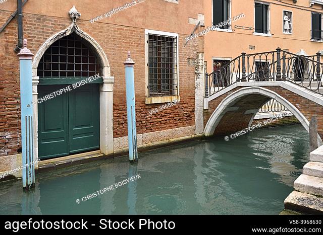Italy, Unesco World Heritage Site, Venice, Castello district, Fondamenta del Osmarin, Ponte del Diavolo