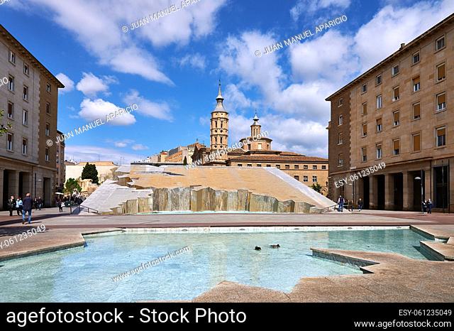 View of the fountain at Plaza del Pilar Zaragoza, Aragon, Spain, Europe