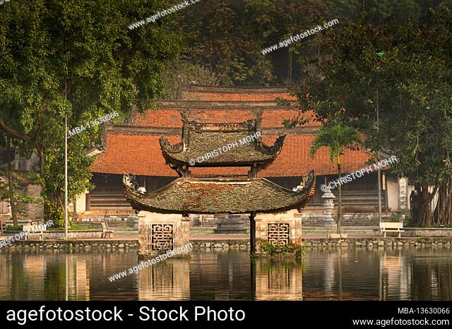 Vietnam, Tay, scenes in the Tay Phuong Pagoda