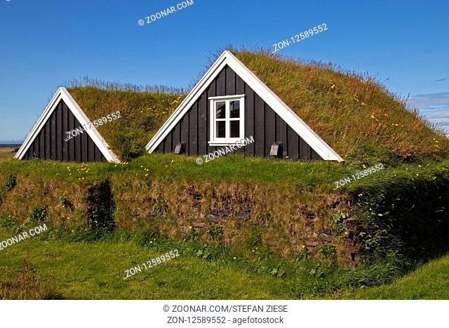 Traditionelle Holzhaeuser mit Grassodendach, Museum Hellissandur, Snæfellsnes, Westisland, Island, Europa
