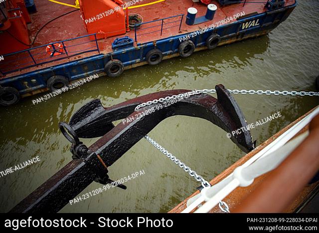 08 December 2023, Hamburg: View from above of the newly installed anchor of the four-masted barque and museum ship ""Peking"" in the museum harbor in Hamburg