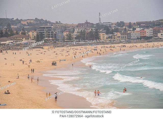 Australia 2019: Impressions Australia - November / December - 2019 The Bondi Beach at smog caused by BuschbrÃ-nde / Buschbraende | usage worldwide
