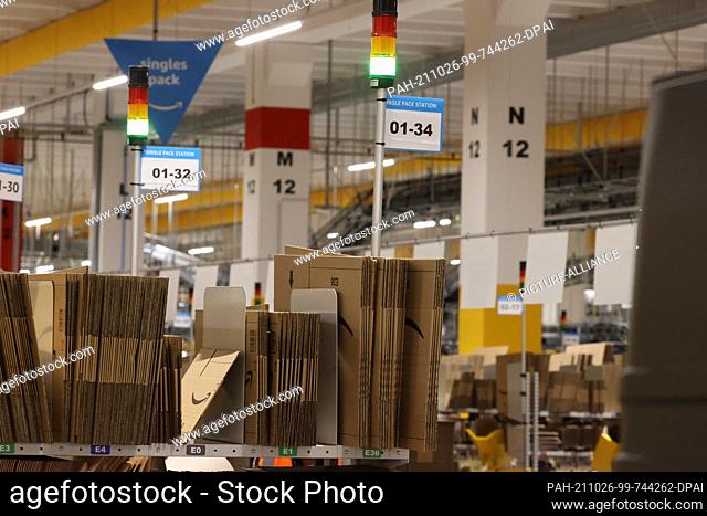 26 October 2021, Thuringia, Gera: Shipping facilities are located in a hall. The Amazon logistics center started its work on 30 August 2021