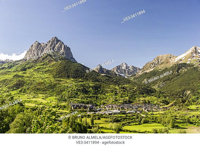 View of Sallent de Gállego town and Peña Foratata in Tena Valley, Pyrenees (Huesca province, Aragón, Spain)