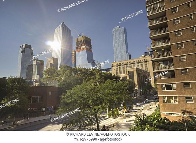 10 Hudson Yards, center left, and adjacent development in New York on Wednesday, August 23, 2017. (© Richard B. Levine)