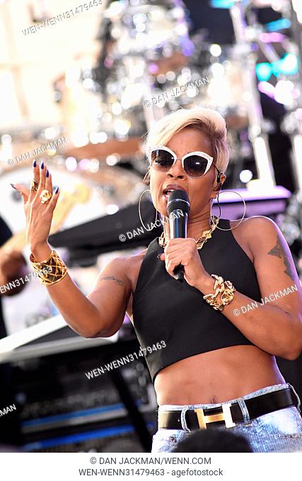 Veteran singer Mary J. Blige performs some of her greatest hits and new music for her adoring fans at Rockefeller Center on NBCs 'Today' show Featuring: Mary J