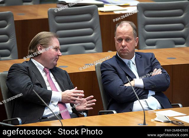 left to right Lutz LIENENKAEMPER, CDU, finance minister, minister of finance for the state of North Rhine-West? Dr. Joa? Chim STAMP, FDP, minister for children