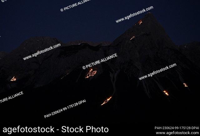 24 June 2023, Austria, Ehrwald: Mountain fires burn at the summer solstice in the Ehrwald basin. Since 2010, the mountain fires of the Tyrolean Zugspitz Arena...