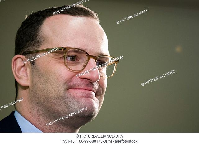 06 November 2018, Berlin: Jens Spahn (CDU), Federal Minister of Health, is at a press conference with Federal Minister of Agriculture Klöckner on the occasion...