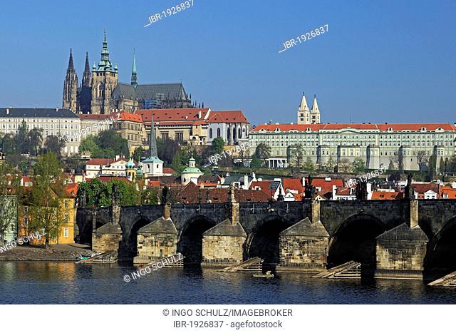 View across Vltava River to Charles Bridge and St. Vitus Cathedral, Mala Strana, Prague, Bohemia, Czech Republic, Europe