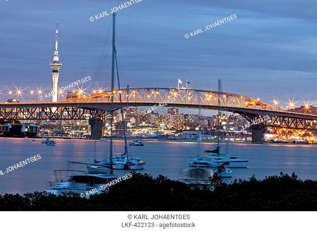 blocked for illustrated books in Germany, Austria, Switzerland: Auckland Harbour Bridge and skyline in the evening, harbour with sailing boats, Auckland