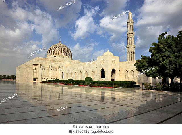 Sultan Qaboos Grand Mosque, the main mosque in Oman, one of the most important buildings in the country, one of the world's largest mosques, Muscat, Oman