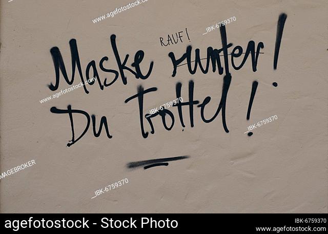Graffiti of mask denier on house wall, MASK DOWN! YOU DROTTLE! Corona crisis, Tübingen, Baden-Württemberg, Germany, Europe