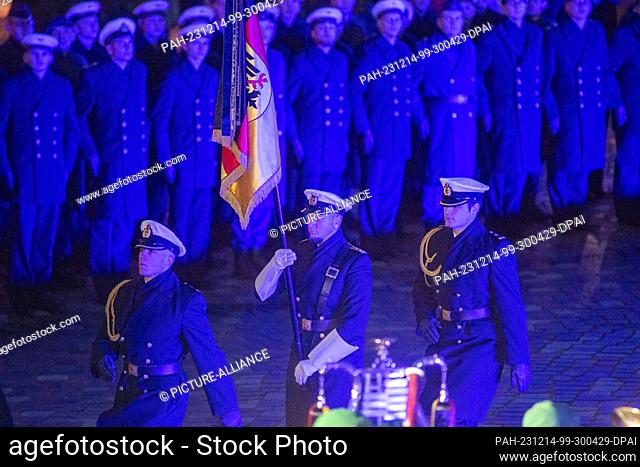 14 December 2023, Mecklenburg-Western Pomerania, Stralsund: Bundeswehr recruits during the swearing-in ceremony in the harbor