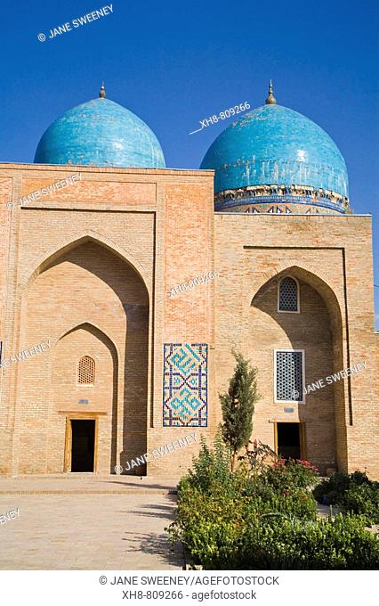 Kok Gumbaz Mosque (Friday mosque) and Dorut Tilyovat, Shahrisabz, Uzbekistan