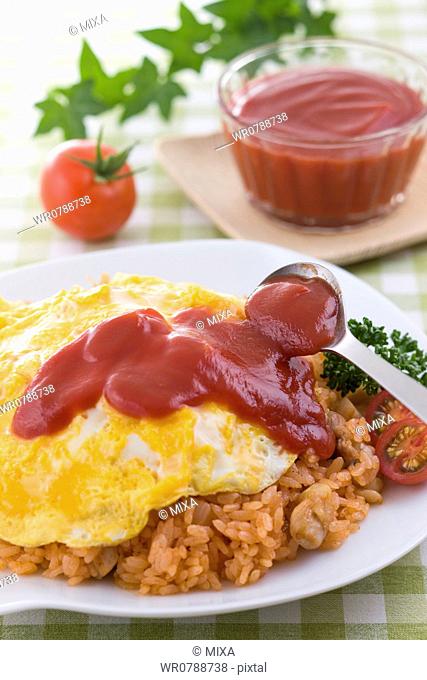 Putting Tomato Ketchup on Omurice