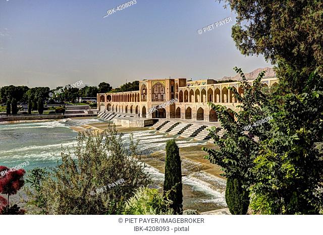 Khaju bridge and Zayandeh River, Isfahan, Iran