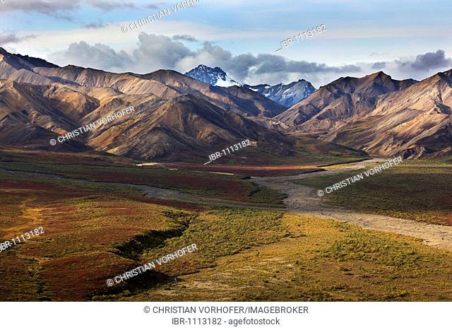 Alaska Range in Denali National Park in autumn, Alaska, USA, North America