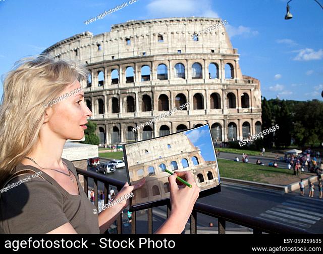 Italy. Rome. The woman draws the Colosseum