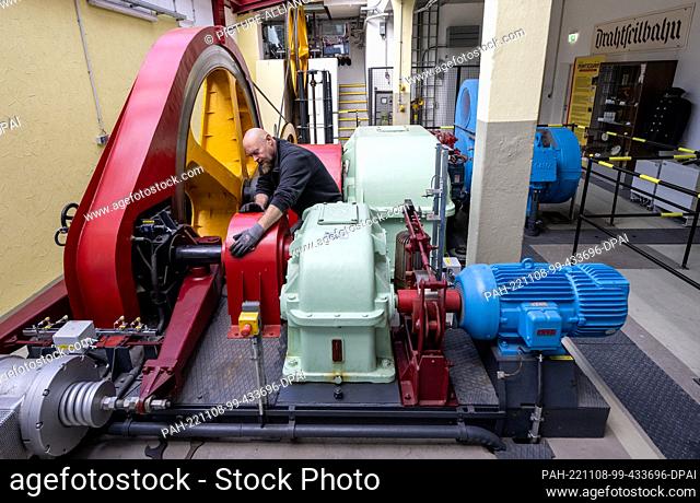 08 November 2022, Saxony, Augustusburg: Operations manager Peter Donat takes a look at the drive technology of the Augustusburg cable car