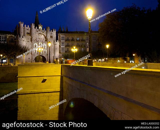 Spain, Burgos, Arco de Santa Maria at night