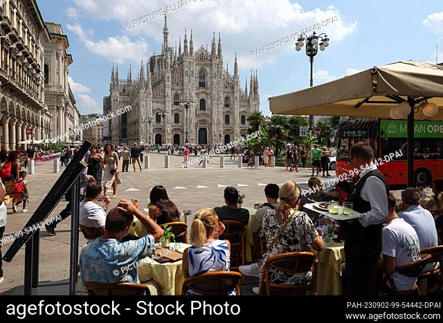 02 September 2023, Italy, Mailand: View of the Duomo in Milan from a sidewalk café. The Duomo is the cathedral of the Archdiocese of Milan