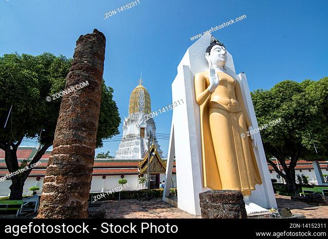 the ruins of the Wat Phra Si Ratana Mahathat a Temple in the city of Phitsanulok in the north of Thailand. Thailand, Phitsanulok, November, 2018