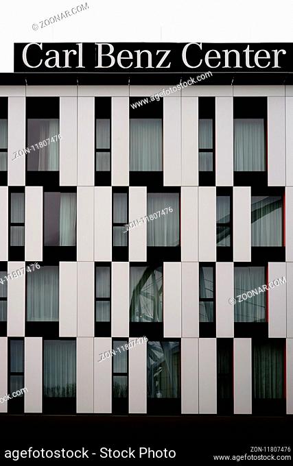 Stuttgart, Deutschland - Februar 03, 2018: Die moderne Fassade des Carl-Benz-Center einem Veranstaltungsort des VFB Stuttgart am 03