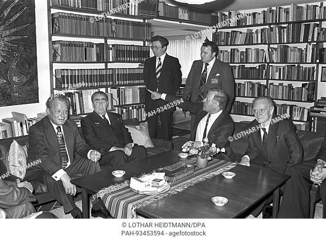 (L-R, sitting): Willy Brandt, Leonid Brezhnev, Helmut Schmidt, and Nikolai Alexandrovich Tikhonov at the home of Chancellor Schmidt in Hamburg on 7 May 1978