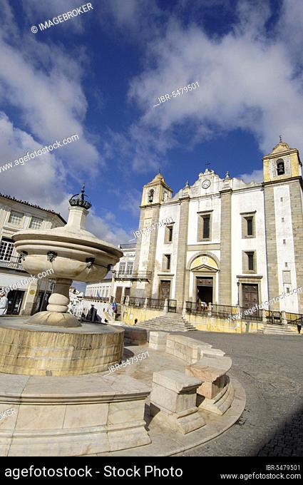 Santo Antao Church, Praca do Giraldo Square, Evora, Alentejo, Portugal, Europe