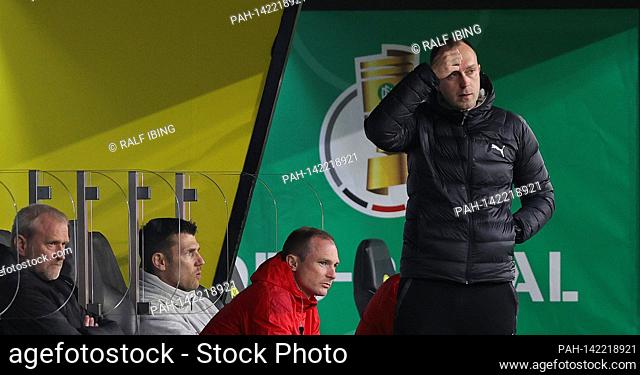 firo: 01.05.2021, Fuvuball: Soccer: DFB-Pokal, semi-finals, season 2020/21 BVB, Borussia Dortmund - Holstein Kiel 5: 0 coach Ole WERNER, Kiel, disappointment