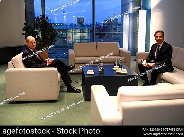 20 January 2022, Berlin: German Chancellor Olaf Scholz (SPD, l) meets with U.S. Secretary of State Blinken (not pictured) at the Chancellery to discuss the...