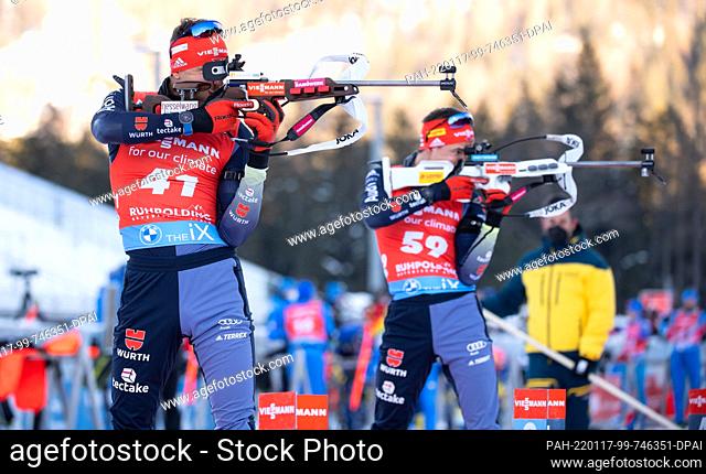 16 January 2022, Bavaria, Ruhpolding: Biathlon: World Cup, Pursuit 12.5 km in Chiemgau Arena, men. Philipp Nawrath (l) from Germany and Philipp Horn from...