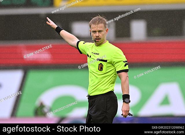 referee Lauren Cools pictured during a female soccer game between SV Zulte - Waregem and AA Gent Ladies on the 11 th matchday of the 2023 - 2024 season of the...