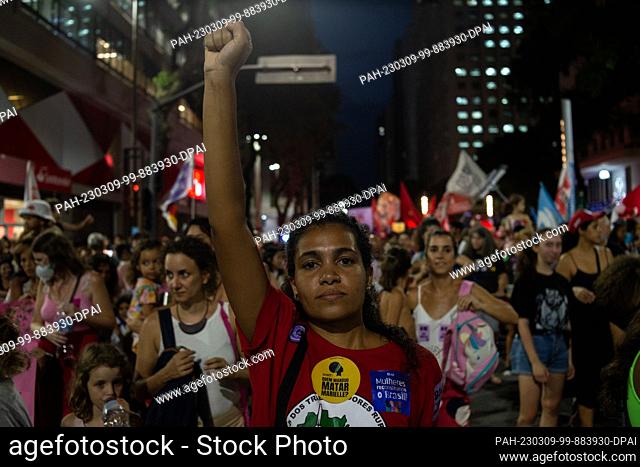 08 March 2023, Brazil, Rio de Janeiro: People take part in a demonstration on International Women's Day. Photo: Tercio Teixeira/dpa