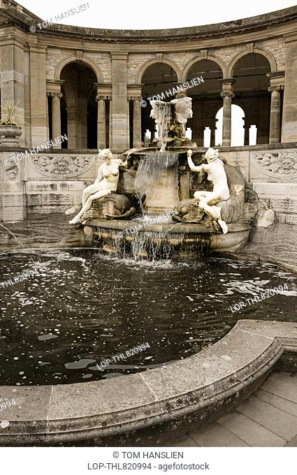 England, Kent, Hever, The formal loggia fountain based on the Trevi fountain in Rome in the gardens at Hever Castle