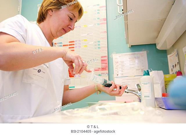 NURSE WITH EQUIPMENT<BR>Photo essay from clinic. Nurses.<BR>Orthopedic clinic