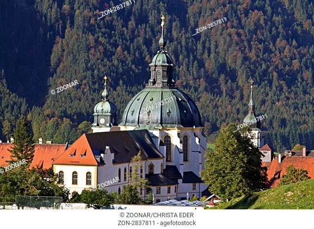Kloster Ettal gehört mit seiner mächtigen Kuppel zu den barocken Paradebauwerken in Bayern