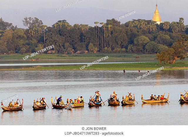 Myanmar, Mandalay, Lake Taungthaman. Tourist boats lining up on Taungthaman Lake in Myanmar to view sunset over U Bein Teak Bridge