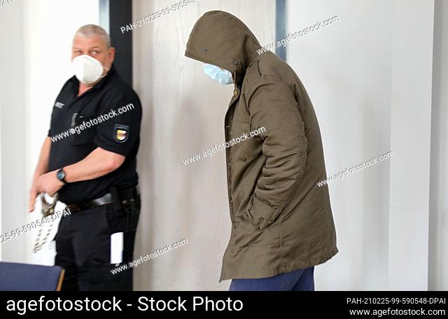 25 February 2021, Mecklenburg-Western Pomerania, Neubrandenburg: Before the pronouncement of the verdict in the appeal trial about the violent death of...