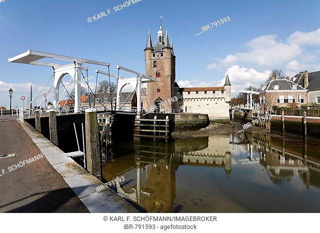 Medieval city gate and bridge, Zuidhavenpoort, Zierikzee, Schouwen-Duiveland, Zeeland, Netherlands