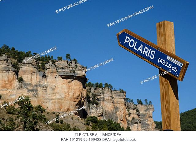03 October 2019, Spain, Tragacete: A sign pointing towards the sky indicates the distance to the Polaris in the Serrania de Cuenca Natural Park