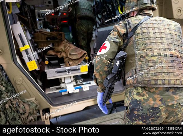21 July 2022, Bavaria, Munich: Soldiers take part in an exercise at the Bundeswehr Medical Academy during their training to become emergency paramedics and...