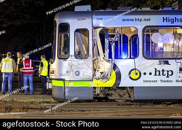 10 October 2023, Lower Saxony, Hanover: Emergency services of Ìstra Hannoversche Verkehrsbetriebe are on duty after two streetcars collided