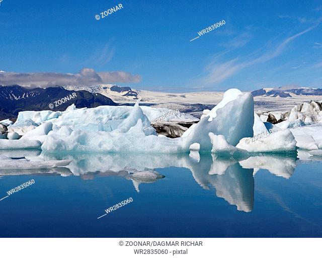 Icebergs in Jokulsarlon lagoon, beneath Breidamerkurjokull glacier, Iceland