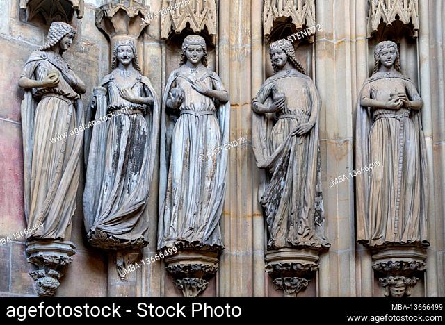 Germany, Saxony-Anhalt, Magdeburg, five wise virgins, late Romanesque sculptures in the paradise porch of Magdeburg Cathedral
