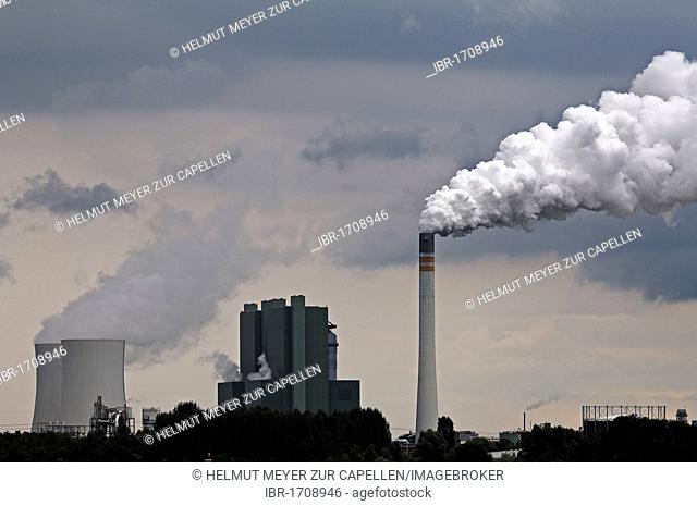 Coal power plant Schkopau with smoking chimney in cloudy weather, An der Bober 100, Schkopau, Saxony-Anhalt, Germany, Europe