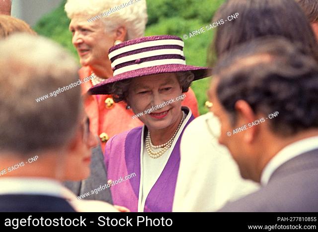 Queen Elizabeth II of Great Britain, center, speaks to guests in the Rose Garden of the White House in Washington, DC after presenting the Churchill Award to...