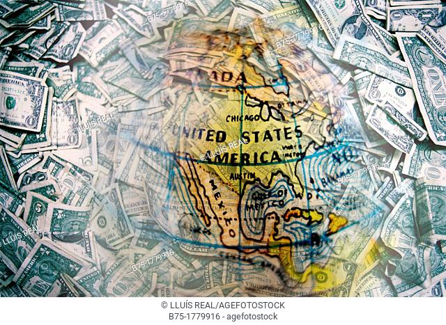 Muchos dolares con imagen borrosa de globo terraqueo, America, EEUU, Many dollars with blur globe, America, USA